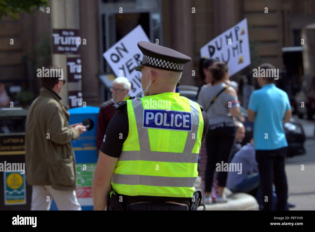 Glasgow, Scotland, Regno Unito xiii Luglio.Donald Trump protesta mondiale supportato in George Square, il museo civico e il centro amministrativo della city.Organized dalla Scozia contro Trump era previsto per attrarre sostenitori 5000. Gerard Ferry/Alamy news Foto Stock