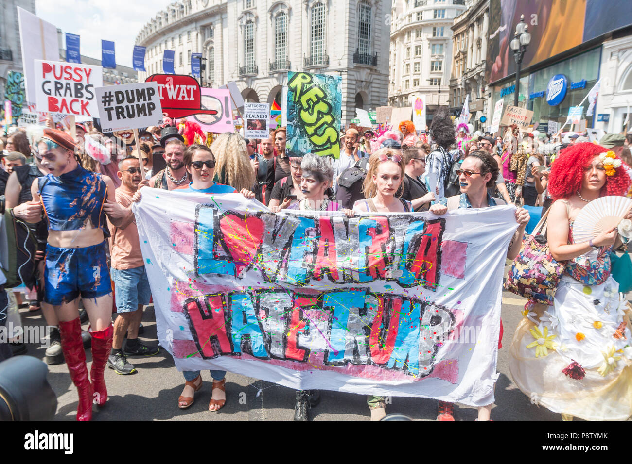 Londra, Regno Unito. 13 Luglio, 2018. Queer londinesi unisciti a protestare contro Donald Trump's visita Credito: Zefrog/Alamy Live News Foto Stock