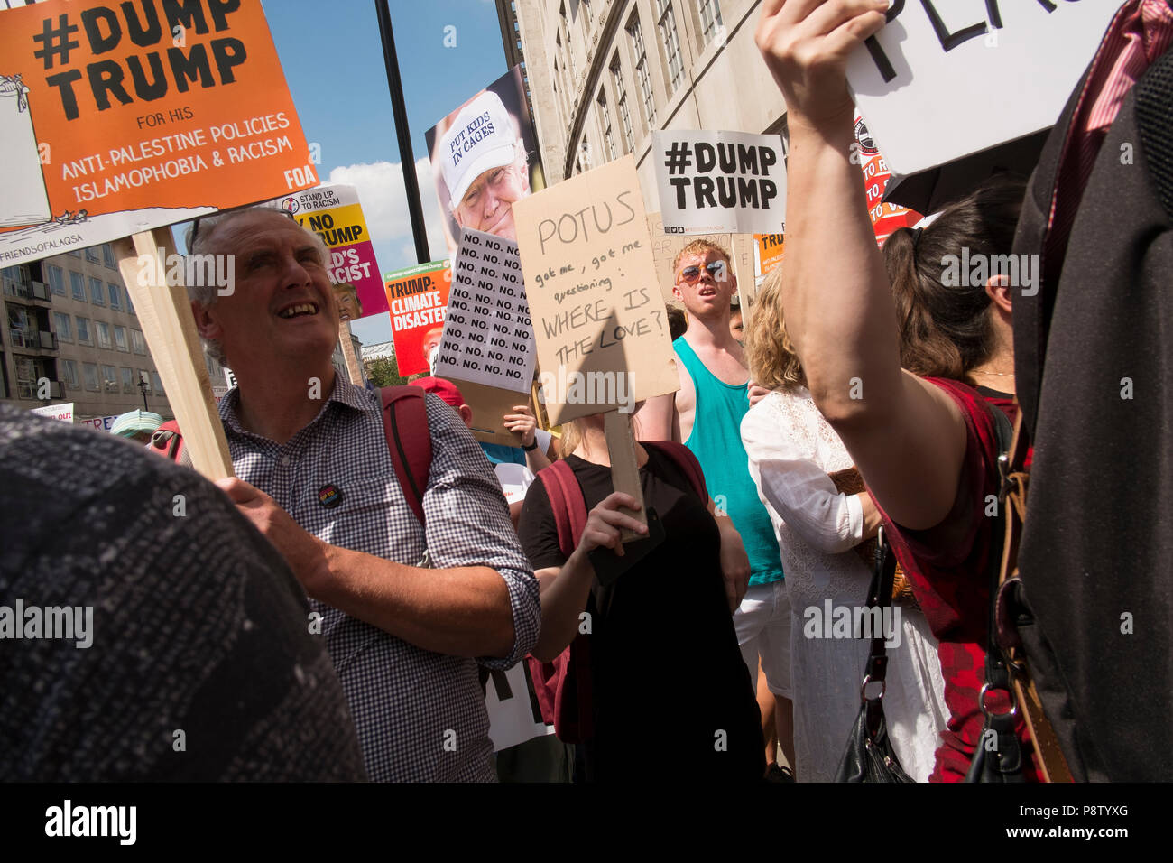 Londra, Regno Unito. 13 luglio 2018. 100.000 protesta nel centro di Londra contro la visita del Presidente statunitense Donald Trump. Credito: Mike Abrahams/Alamy Live News Foto Stock