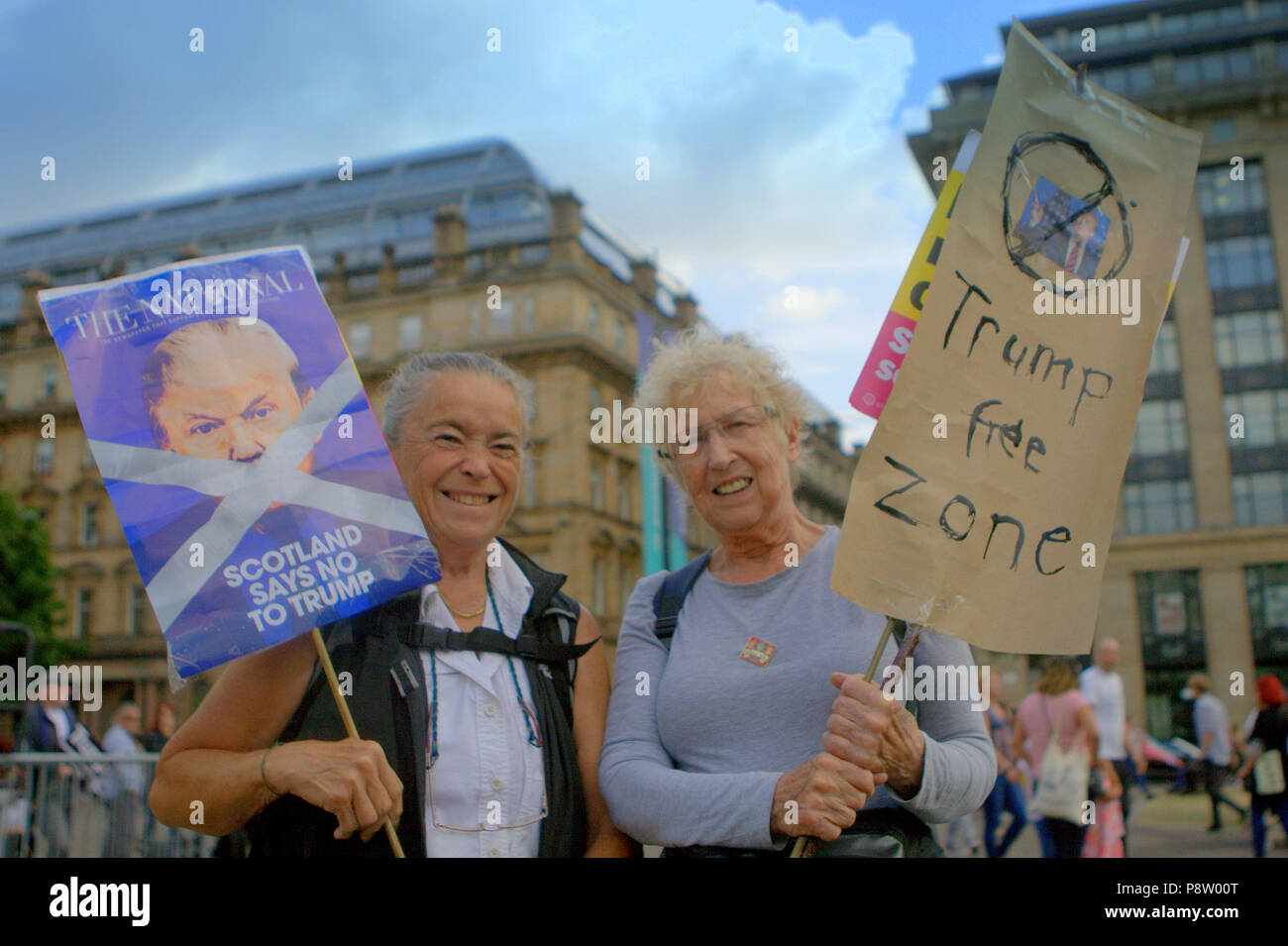 Glasgow, Scotland, Regno Unito xiii Luglio.Donald Trump protesta mondiale supportato in George Square, il museo civico e il centro amministrativo della city.Organized dalla Scozia contro Trump era previsto per attrarre sostenitori 5000. Gerard Ferry/Alamy news Foto Stock