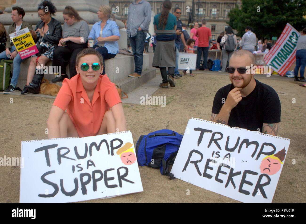 Glasgow, Scotland, Regno Unito xiii Luglio.Donald Trump protesta mondiale supportato in George Square, il museo civico e il centro amministrativo della city.Organized dalla Scozia contro Trump era previsto per attrarre sostenitori 5000. Gerard Ferry/Alamy news Foto Stock