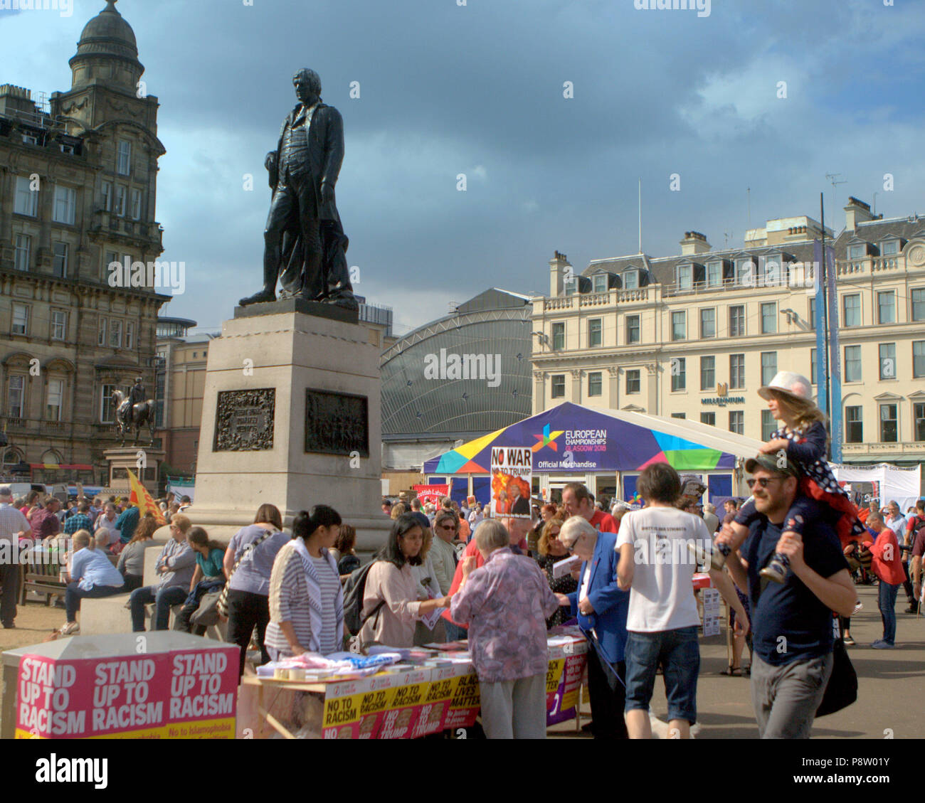 Glasgow, Scotland, Regno Unito xiii Luglio.Donald Trump protesta mondiale supportato in George Square, il museo civico e il centro amministrativo della city.Organized dalla Scozia contro Trump era previsto per attrarre sostenitori 5000. Gerard Ferry/Alamy news Foto Stock