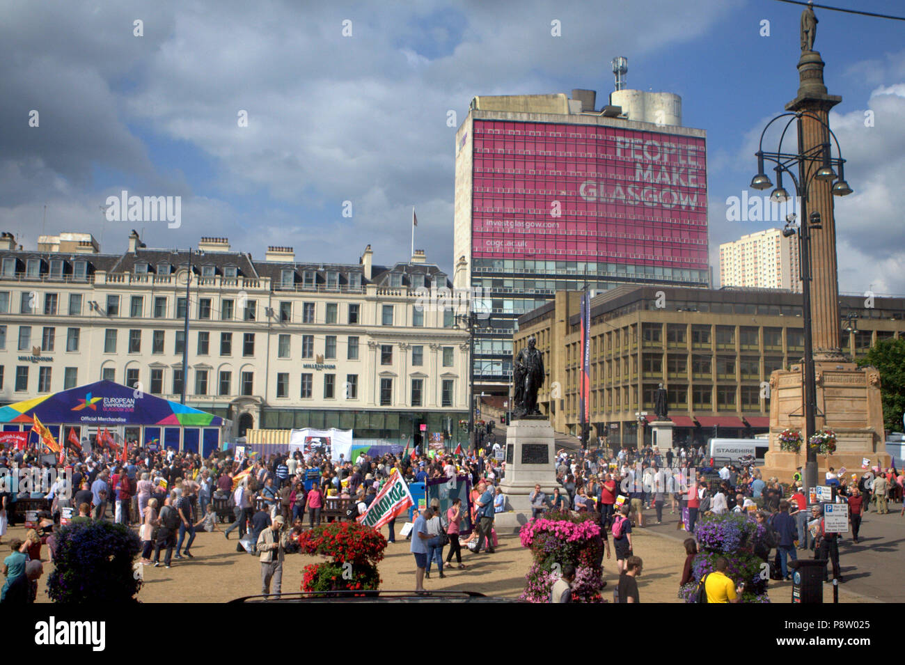Glasgow, Scotland, Regno Unito xiii Luglio.Donald Trump protesta mondiale supportato in George Square, il museo civico e il centro amministrativo della city.Organized dalla Scozia contro Trump era previsto per attrarre sostenitori 5000. Gerard Ferry/Alamy news Foto Stock