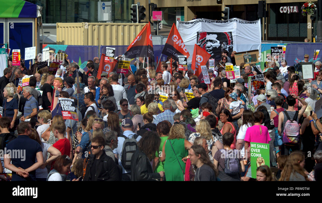 Glasgow, Scotland, Regno Unito xiii Luglio.Donald Trump protesta mondiale supportato in George Square, il museo civico e il centro amministrativo della city.Organized dalla Scozia contro Trump era previsto per attrarre sostenitori 5000. Gerard Ferry/Alamy news Foto Stock