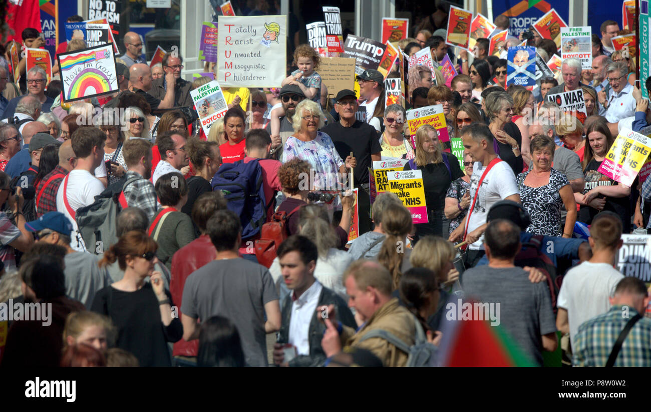 Glasgow, Scotland, Regno Unito xiii Luglio.Donald Trump protesta mondiale supportato in George Square, il museo civico e il centro amministrativo della city.Organized dalla Scozia contro Trump era previsto per attrarre sostenitori 5000. Gerard Ferry/Alamy news Foto Stock