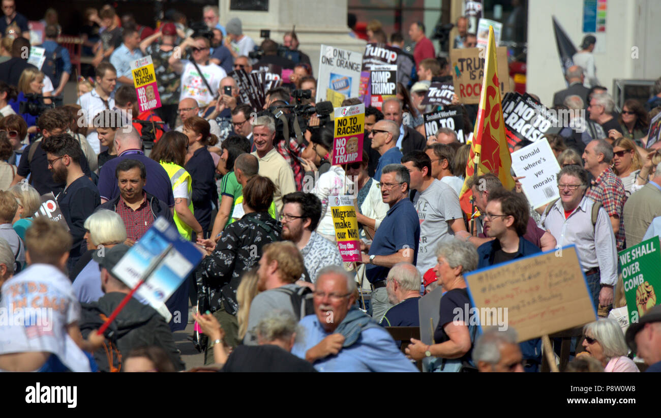Glasgow, Scotland, Regno Unito xiii Luglio.Donald Trump protesta mondiale supportato in George Square, il museo civico e il centro amministrativo della city.Organized dalla Scozia contro Trump era previsto per attrarre sostenitori 5000. Gerard Ferry/Alamy news Foto Stock