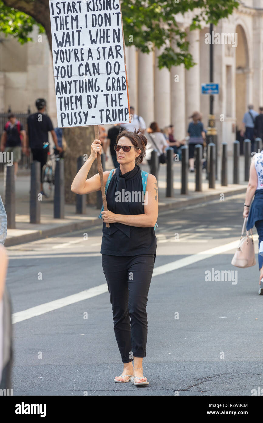 Londra, UK, 13 luglio 2018. Whitehall, Londra, Regno Unito; 13 luglio 2018; proteste contro la visita del Presidente americano Trump a UK Credit: Ian Stewart/Alamy Live News Foto Stock