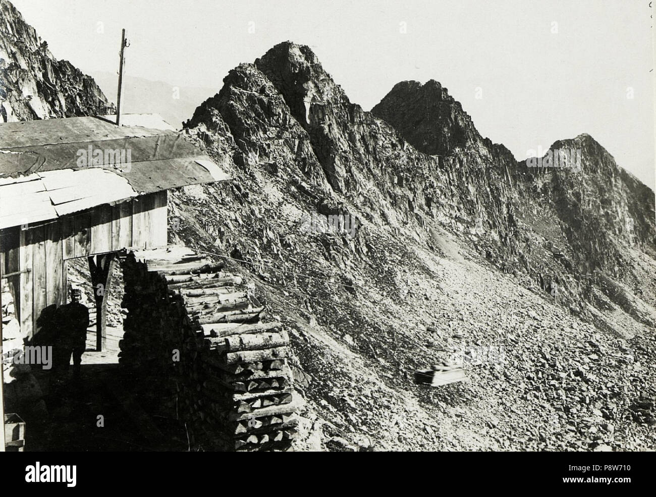 . 530 Standpunkt Passo Paradiso, Drahtseilbahnstation unterhalb Passo Paradiso, die drei Spitzen Monticellokamm. (BildID 15423339) Foto Stock