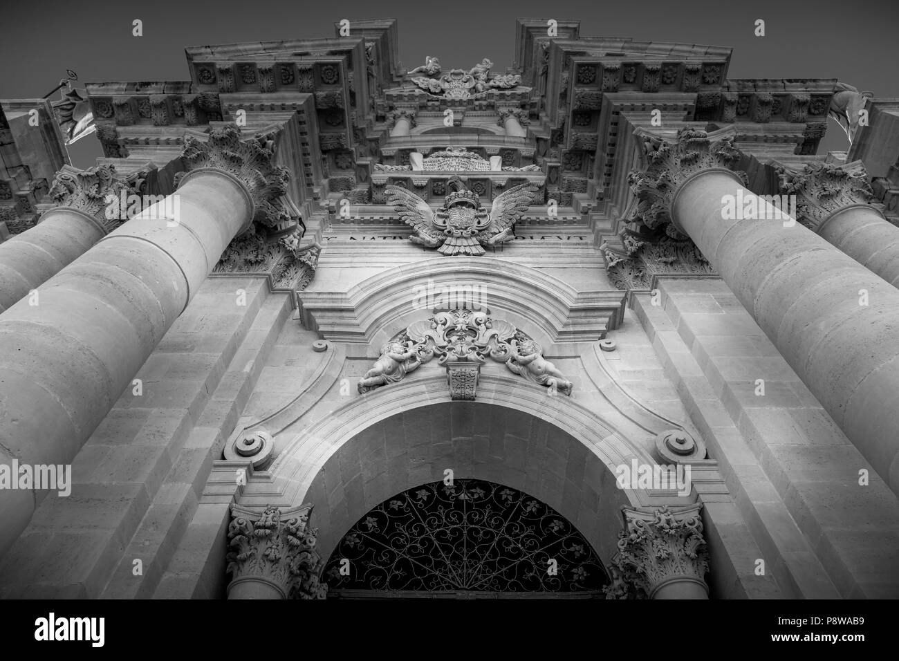 Dettaglio barocco del Duomo di Siracusa, Italia, situato nella zona di Ortigia. Foto Stock