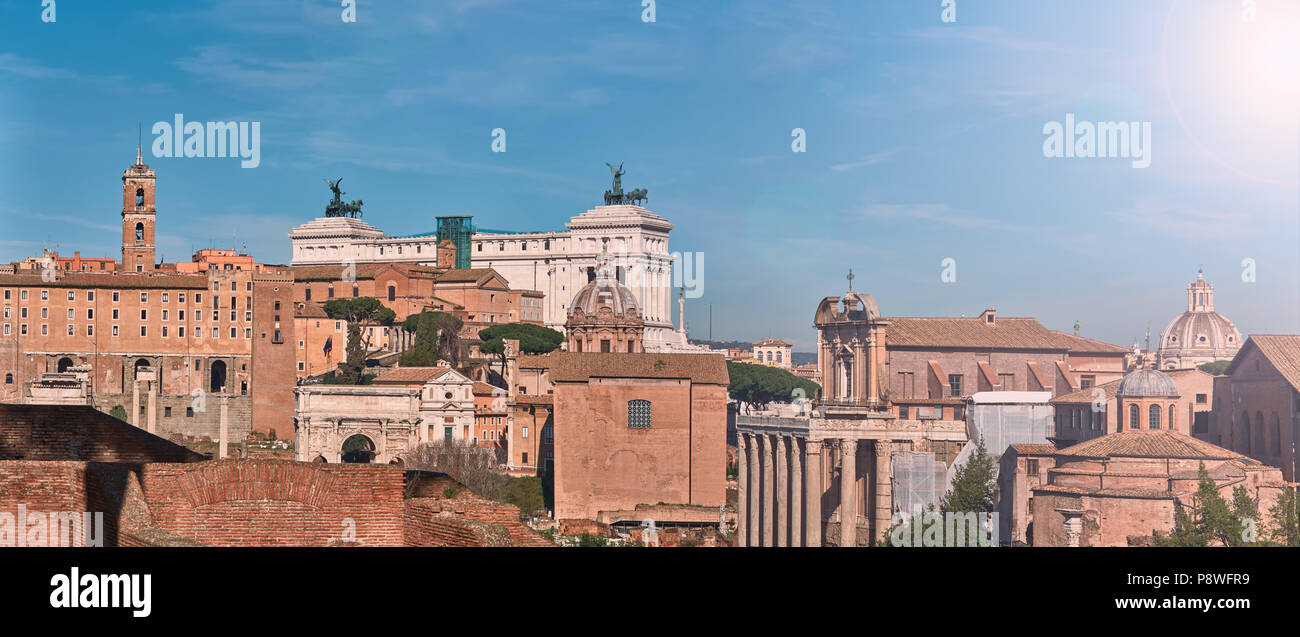 Roma, skyline, vista da fori imperiali, Altare della Patria, chiese, Fori Imperiali Foto Stock