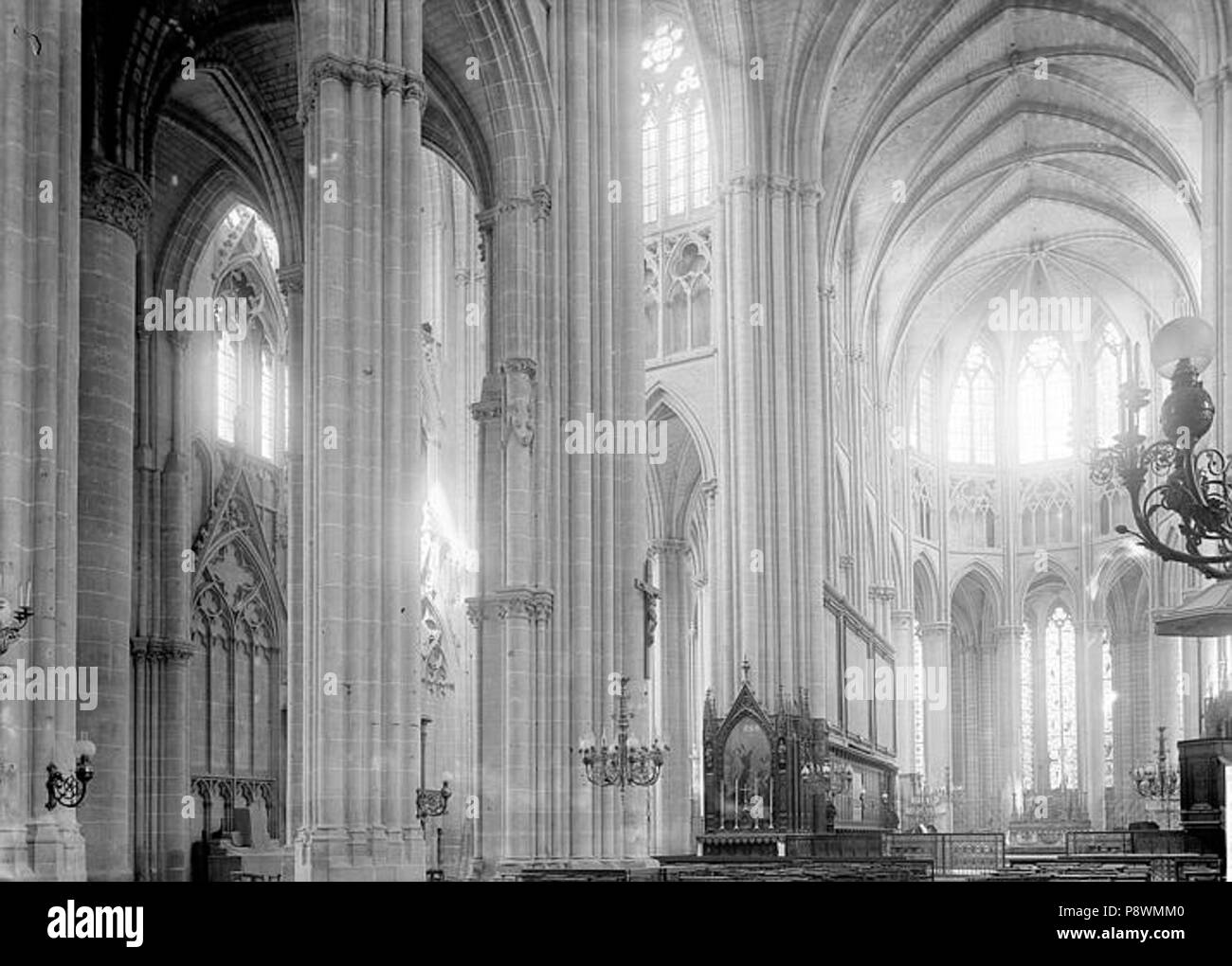 77 Cathédrale Saint-Etienne - Nef vue de l'entrée - Meaux - Médiathèque de l'architecture et du patrimoine - APMH00035835 Foto Stock