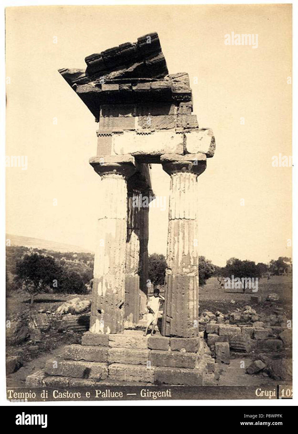 . 85 Crupi, Giovanni (1849-1925) - n. 0102 - Tempio di Castore e Polluce di Girgenti - 1880 ca Foto Stock