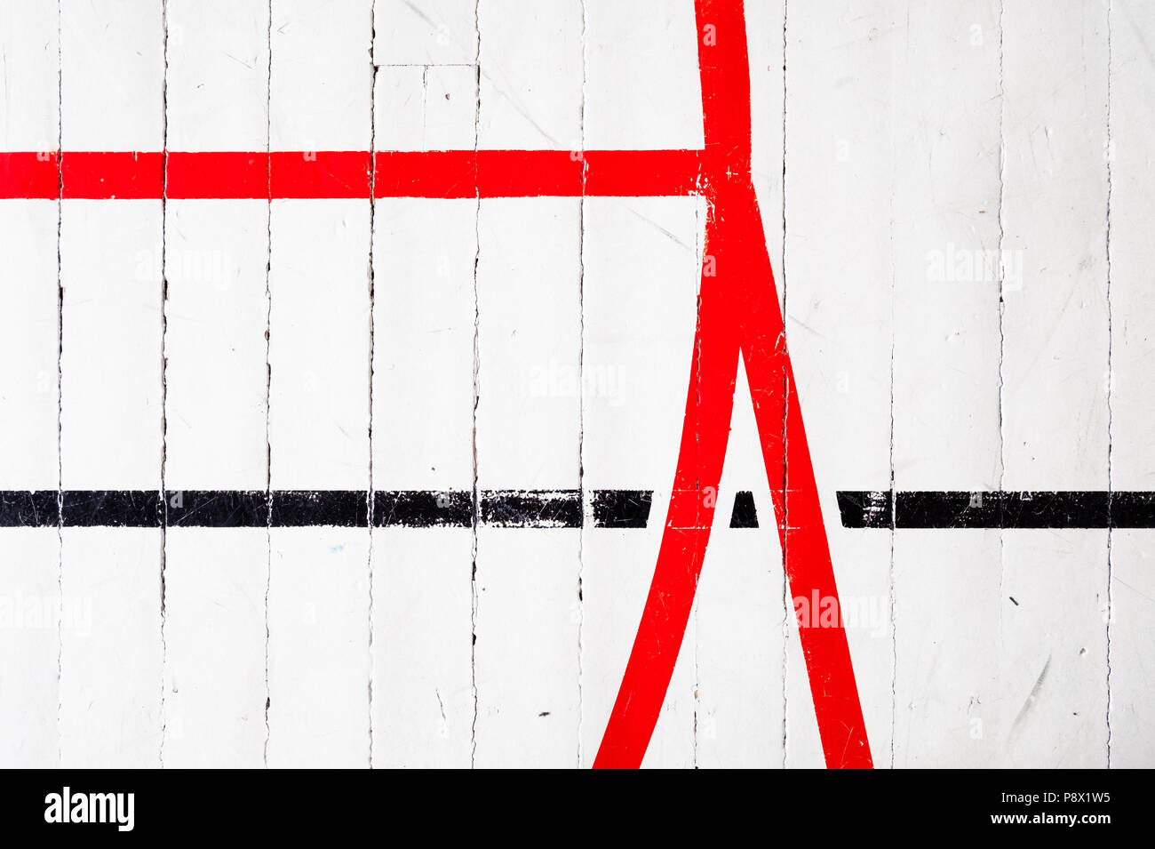 Dettaglio di un vecchio stile di palestra con campo da pallacanestro linee Foto Stock