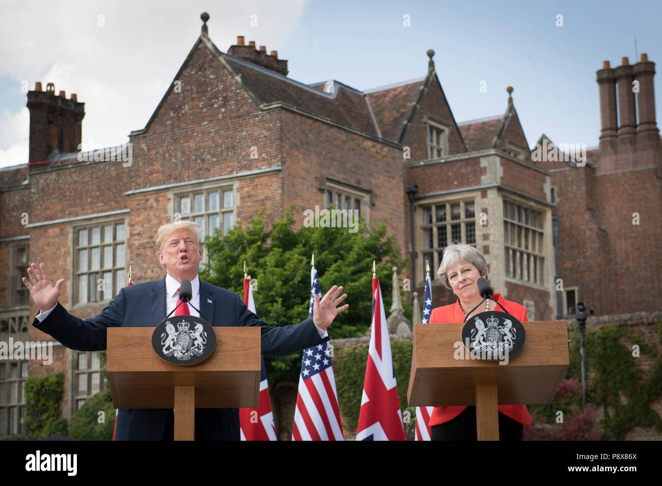 Il presidente statunitense Donald Trump e il Primo Ministro Theresa può tenere una conferenza stampa congiunta al Chequers, la sua residenza di campagna nel Buckinghamshire. Foto Stock