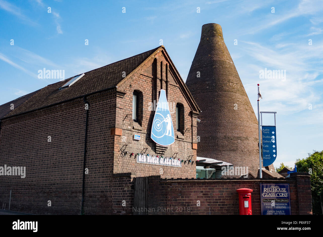 Cono rosso GlassHouse vicino a Stourbridge. est Midlands. Regno Unito Foto Stock