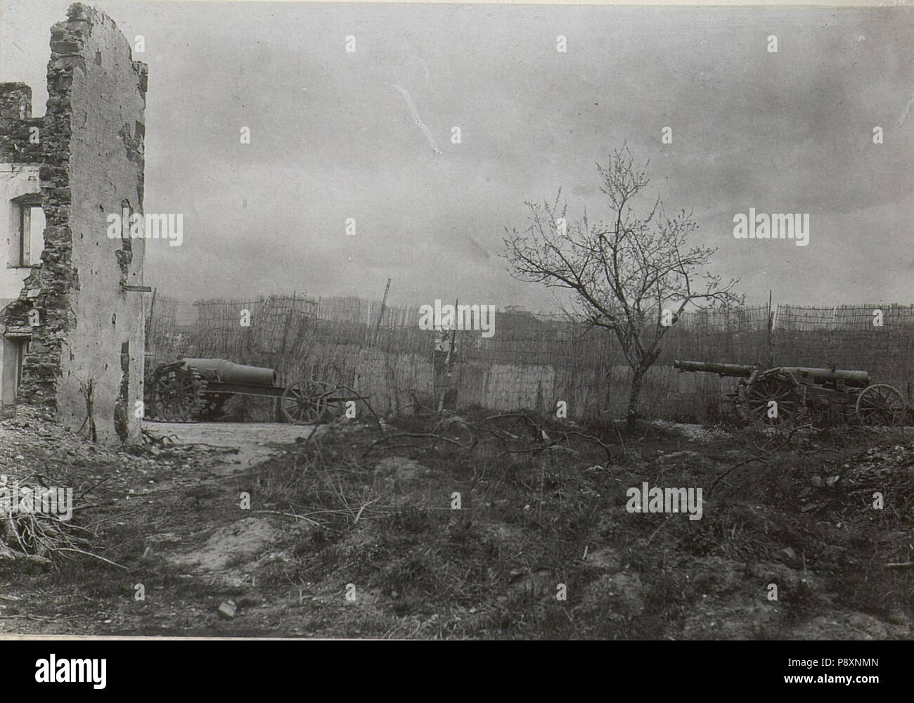 270 Ein 28cm Mörser u.20.2cm weittragendes Geschütz. Aufgenommen an der Strasse beim Isonzo-Görz. (Ende März. 1918.) (BildID 15664278) Foto Stock