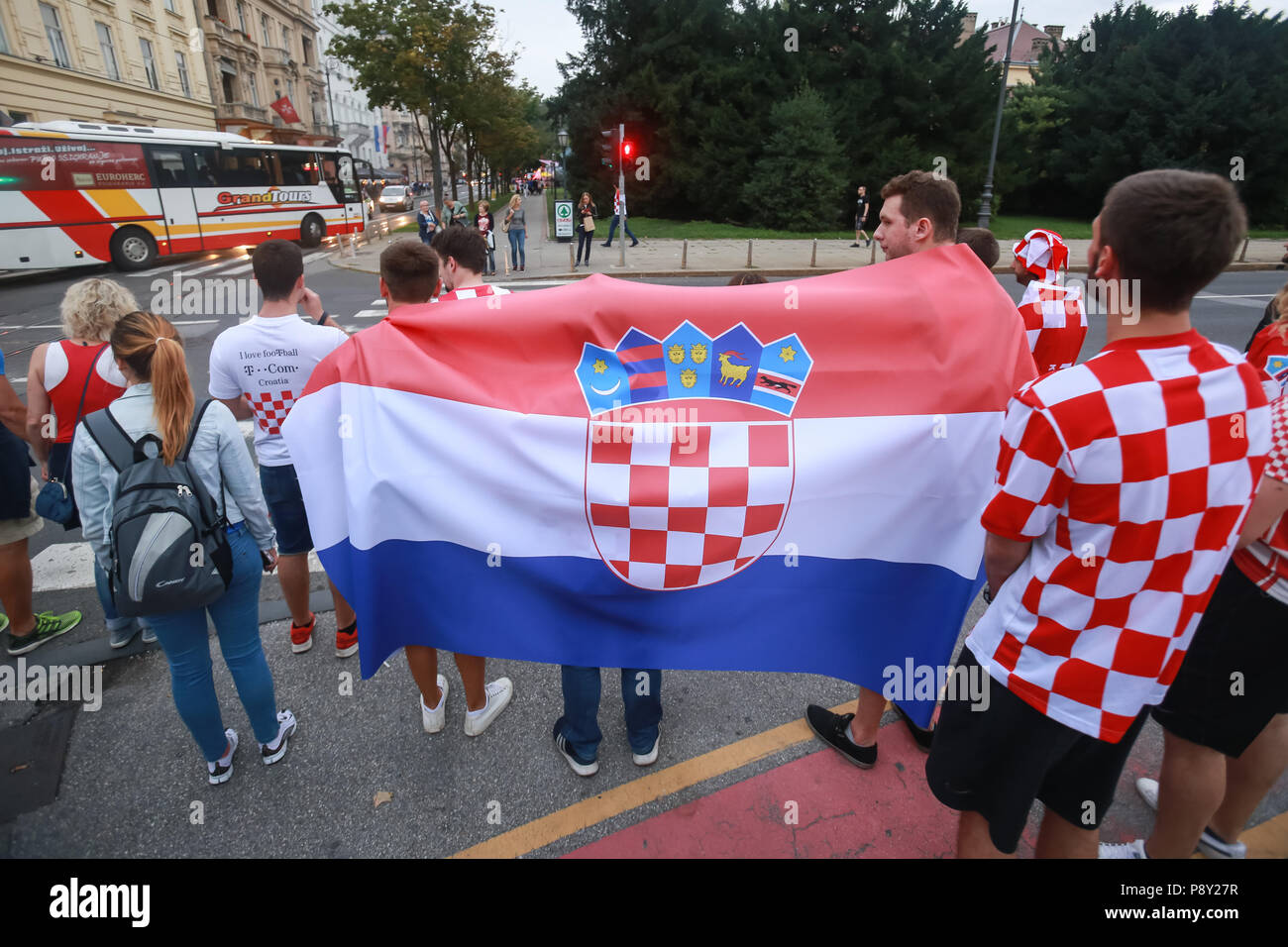 Zagabria, Croazia - 11 luglio 2018 : Il croato per gli appassionati di calcio per le strade di Zagabria prima partita di calcio Croazia vs Inghilterra in semi finales Fifa World c Foto Stock
