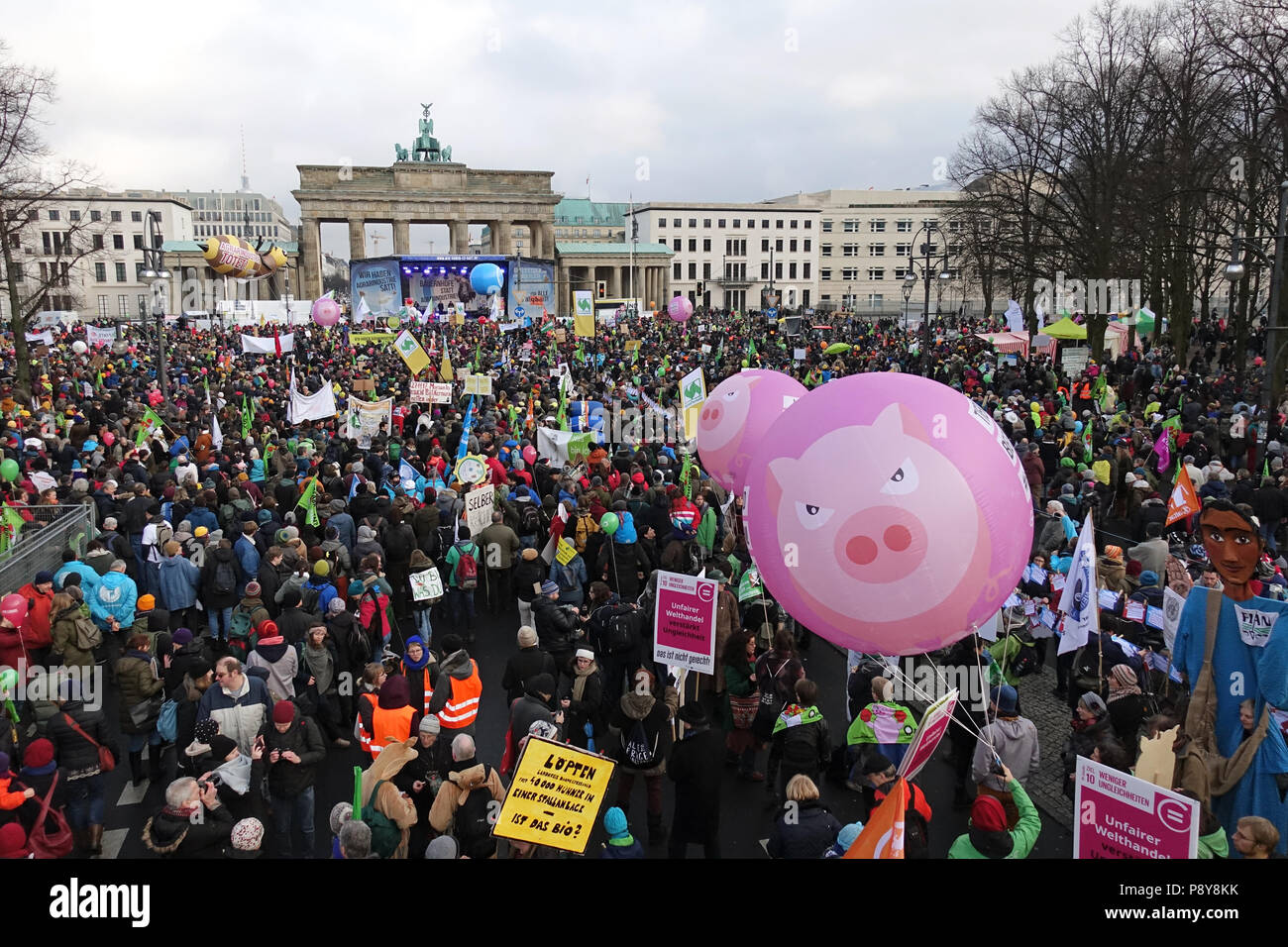 Berlino, Germania, Demo - siamo malati di esso! Di fronte alla Porta di Brandeburgo Foto Stock