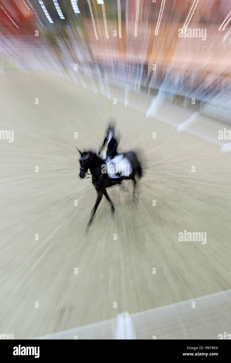 Berlino, dynamics, dressage rider e cavallo nella zona di cavallo Foto Stock