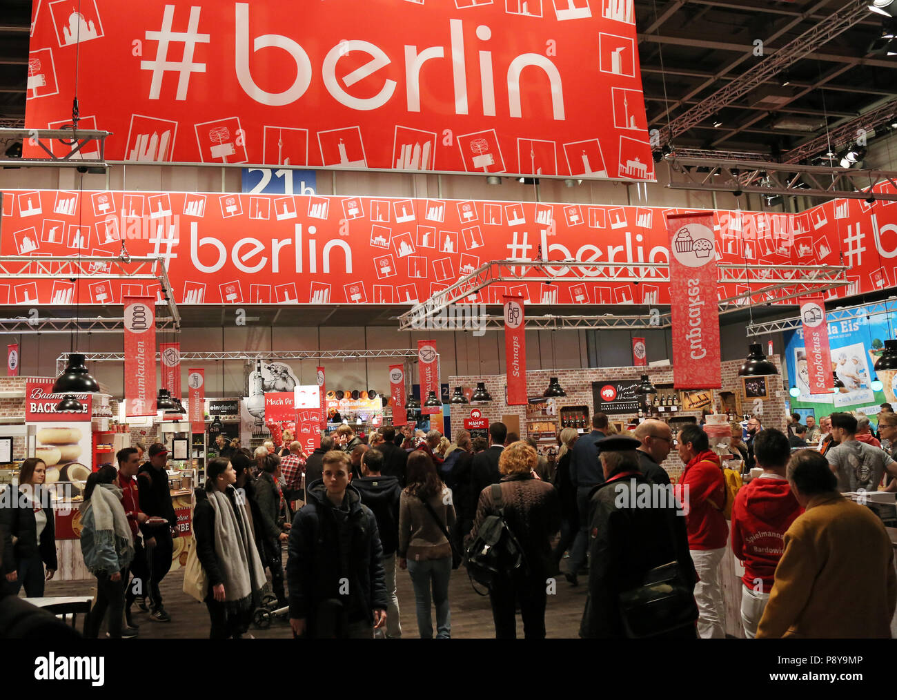 Berlino, Germania, i visitatori internazionali Settimana verde nell'Berlin-Halle Foto Stock