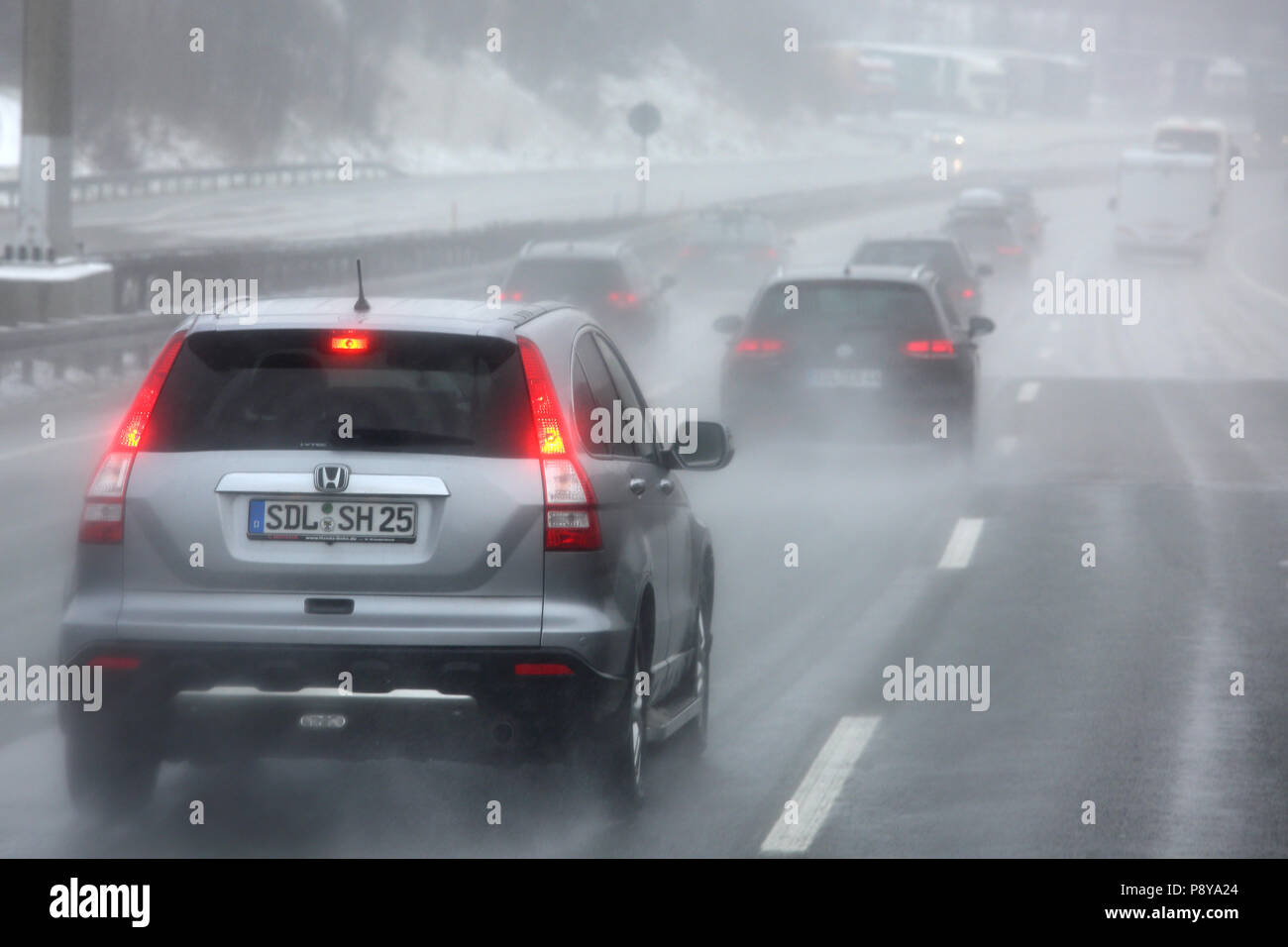 Hermsdorf, Germania, scarsa visibilità sull'autostrada A9 in nevicata Foto Stock