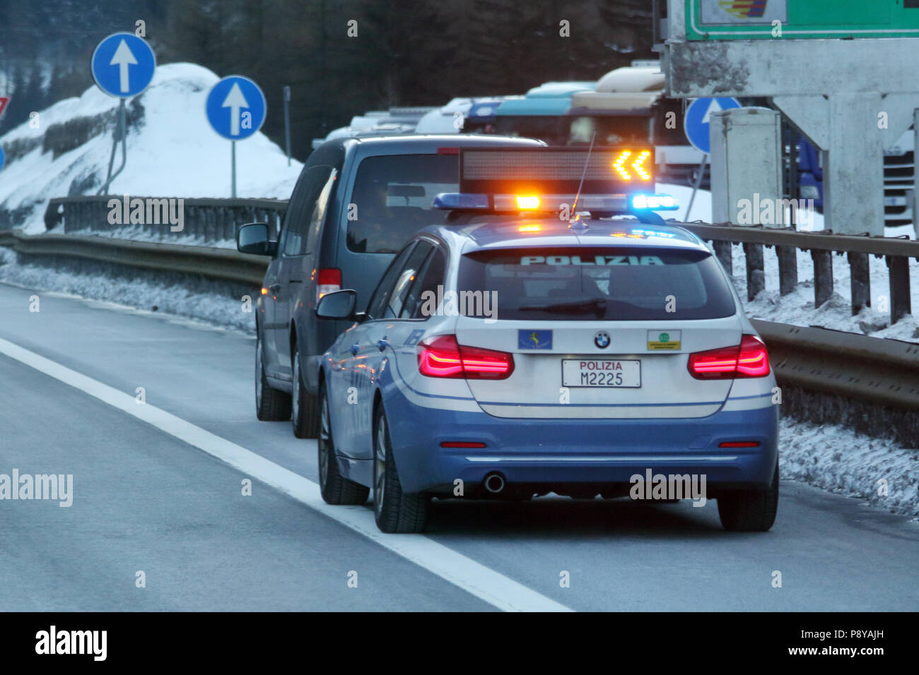 Brennero, Italia, controllo del traffico su strada Foto Stock