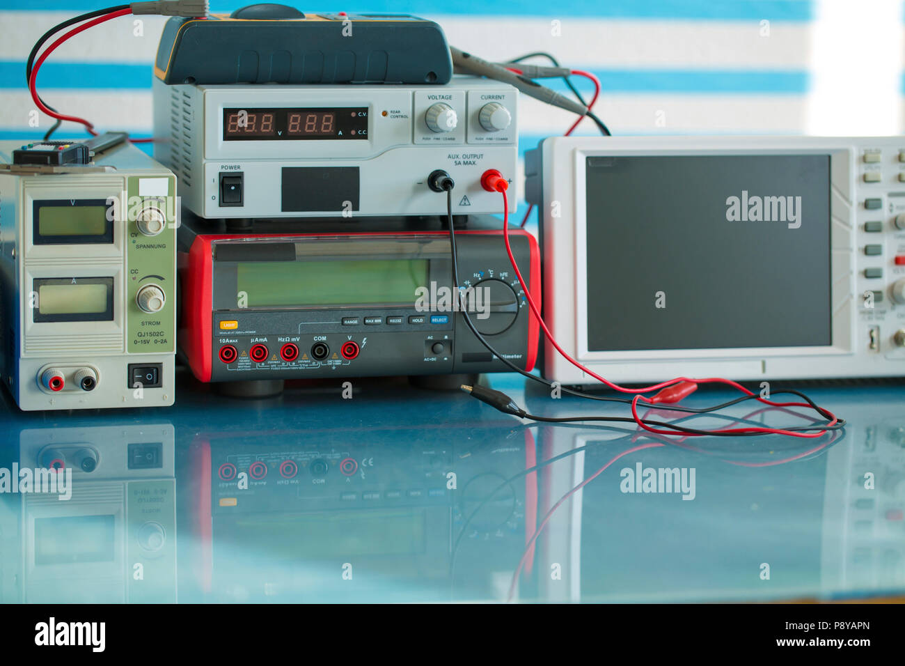 Apparecchiature di prova elettroniche. Foto Stock