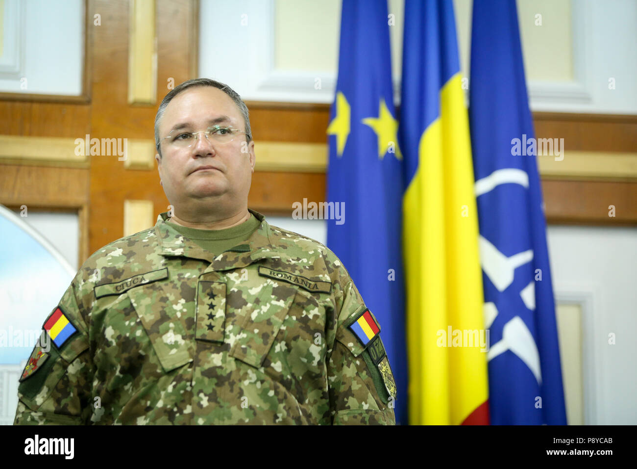 Bucarest, Romania - 13 Luglio: Generale Nicolae Ciuca, capo del rumeno generale dello staff, prende parte a un briefing con la stampa, il 13 luglio. Foto Stock