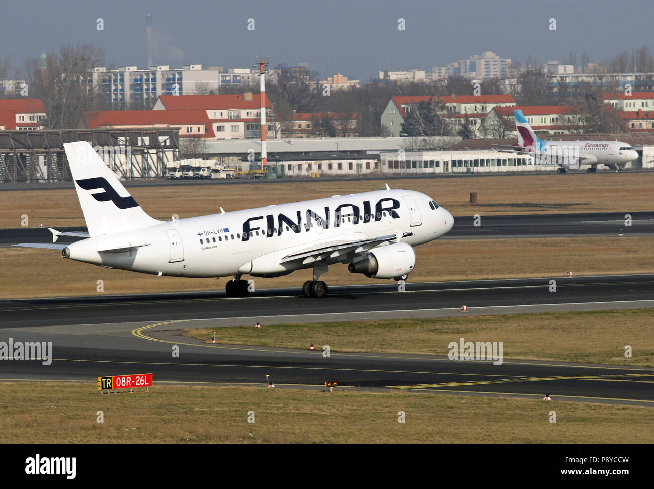 Berlino, Germania, Airbus A319 della compagnia Finnair al decollo dall'aeroporto Tegel di Berlino Foto Stock