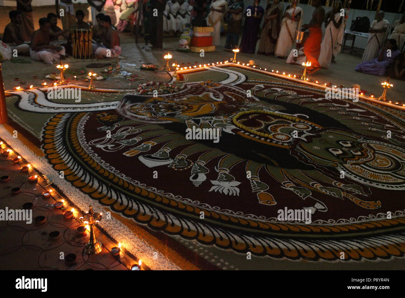 Mudiyettu è il ritualismo forma d'arte del Kerala,è la storia mitologica della guerra fra la dea bhadra kaali e demon darika,il bene sul male Foto Stock