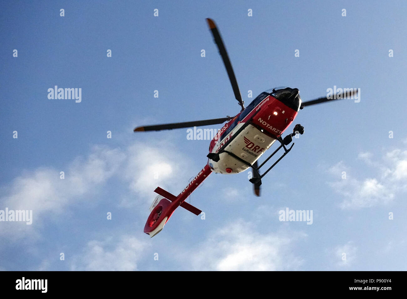 Berlino, Germania, Salvataggio in elicottero del DRF Luftrettung in volo Foto Stock