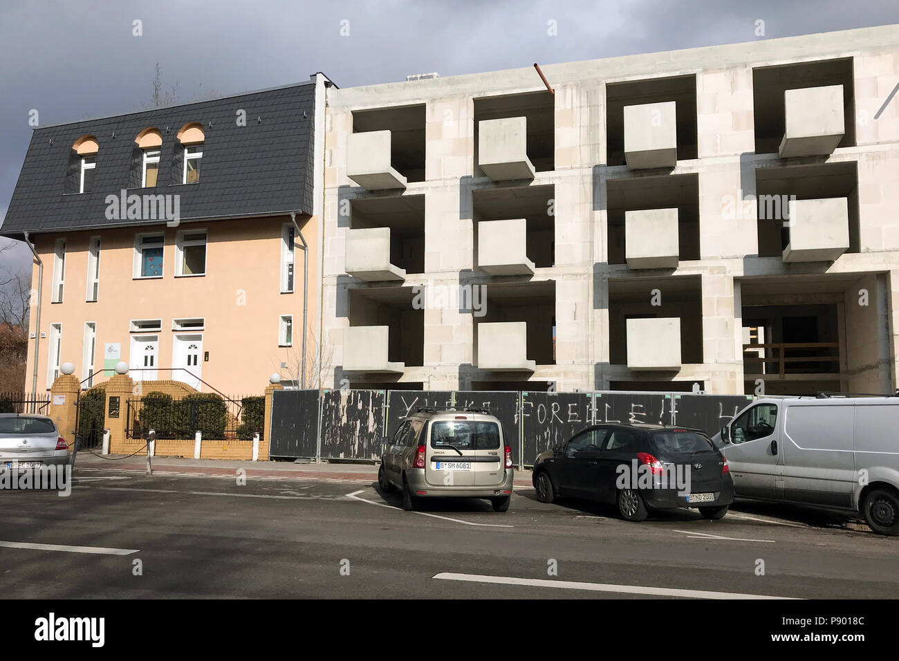 Berlino, Germania, il guscio di un edificio di appartamenti in Friedrich-Karl-Strasse Foto Stock