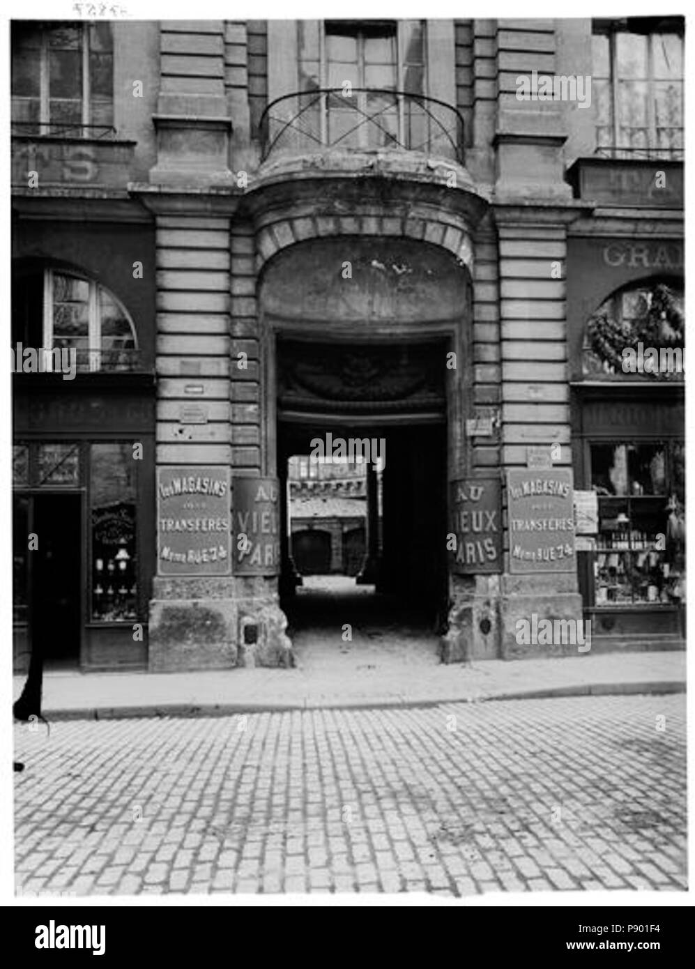 334 Hôtel de Beauvais - Portail et balcon - Paris 04 - Médiathèque de l'architecture et du patrimoine - APMH00037857 Foto Stock