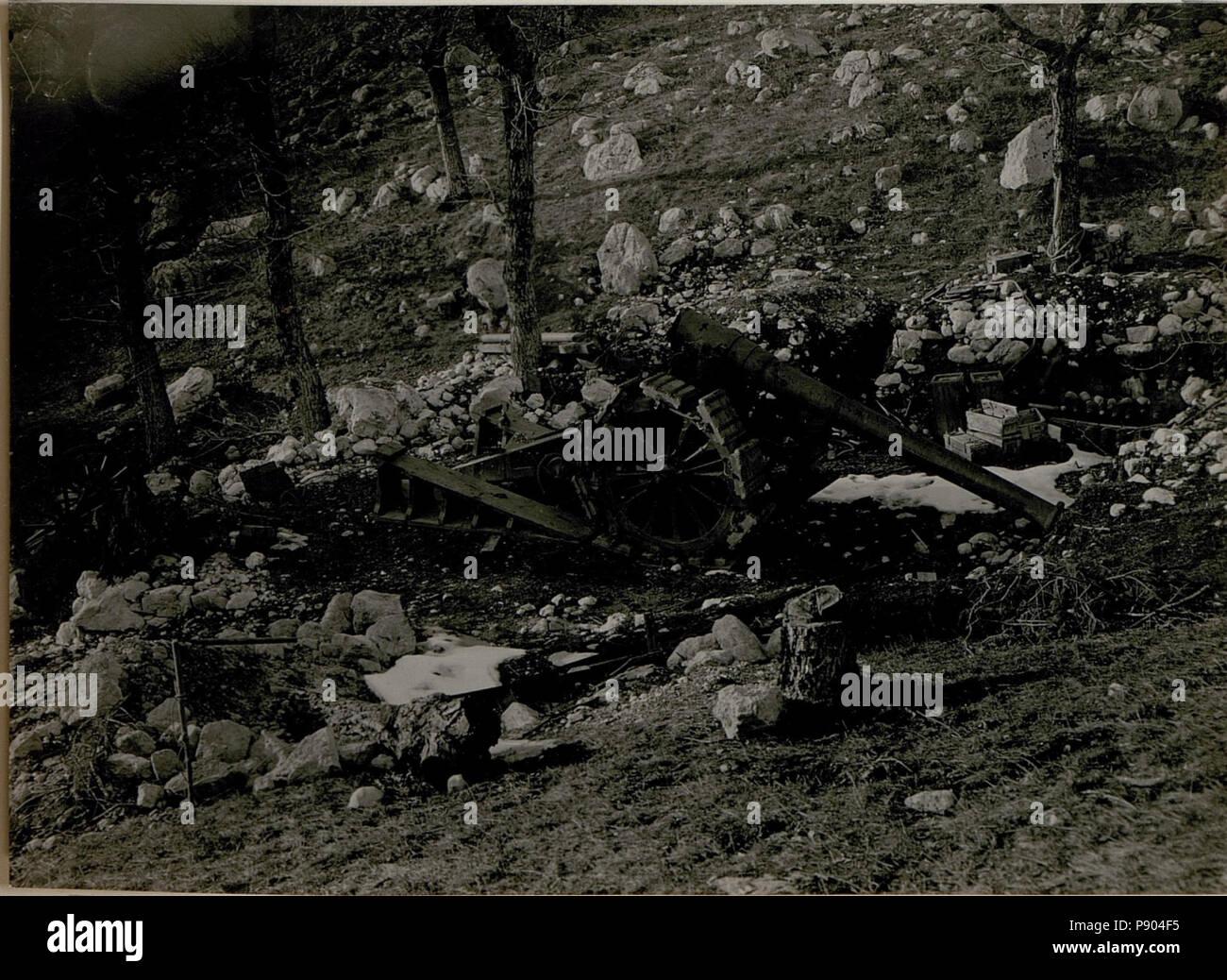 . 346 ITL. Artillerie-Stellung bei Pluzne. 14,9cm Haubtz. (BildID 15512343) Foto Stock