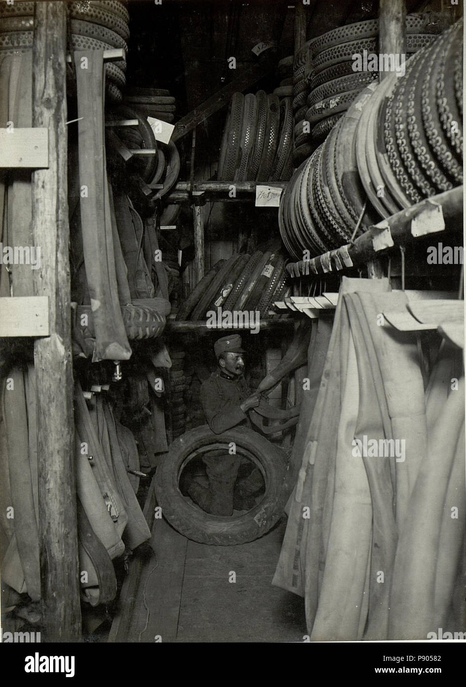 354 K.u.k. Kraftwagen Werkstätte in der Cellulosefabrik Villach. (BildID 15468340) Foto Stock