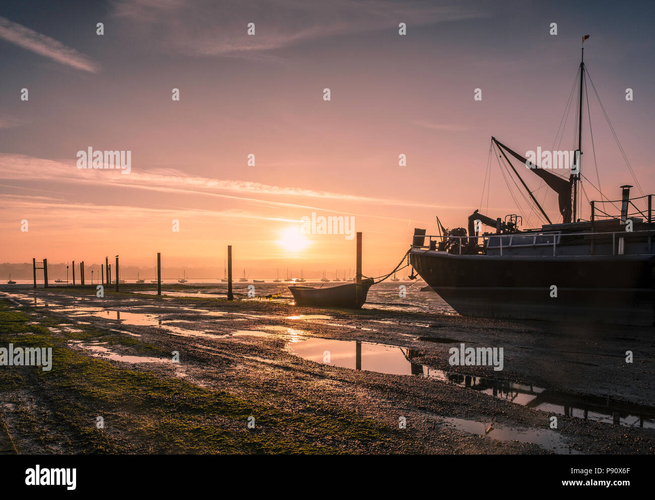 Alba sul Pin Mill Suffolk. Foto Stock