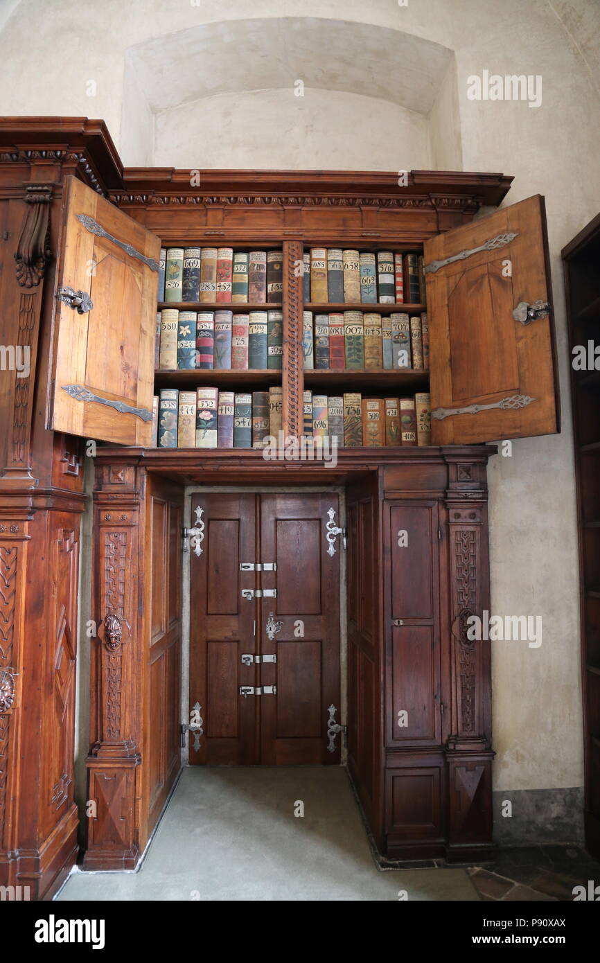 Libreria piena di nuova terra rotoli, il Vecchio Palazzo Reale, terzo cortile, il Castello di Praga, Hradčany, Praga Cechia (Repubblica Ceca), Europa Foto Stock