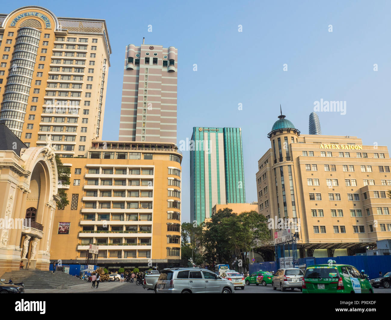 Il Saigon Opera House e Caravelle e hotel Sheraton Towers nel distretto 1 di Ho Chi Minh City, Vietnam. Foto Stock