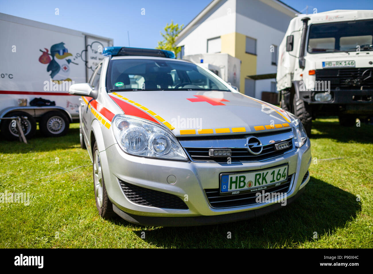 DELMENHORST / Germania - 6 Maggio 2018: Tedesco medico di emergenza auto dal Deutsches Rotes Kreuz sorge su un open day. Foto Stock