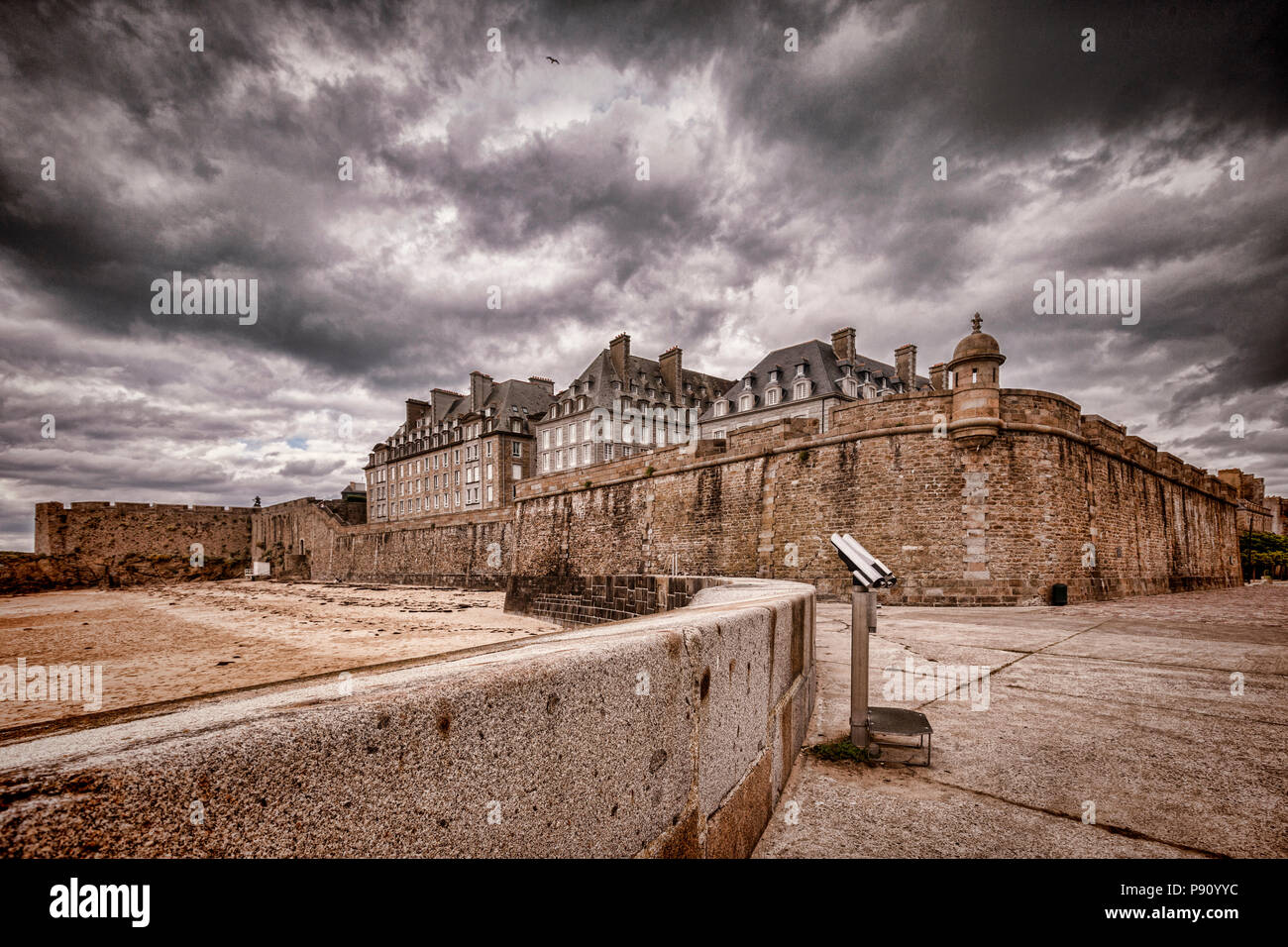La città vecchia e i bastioni di Saint-Malo. Foto Stock