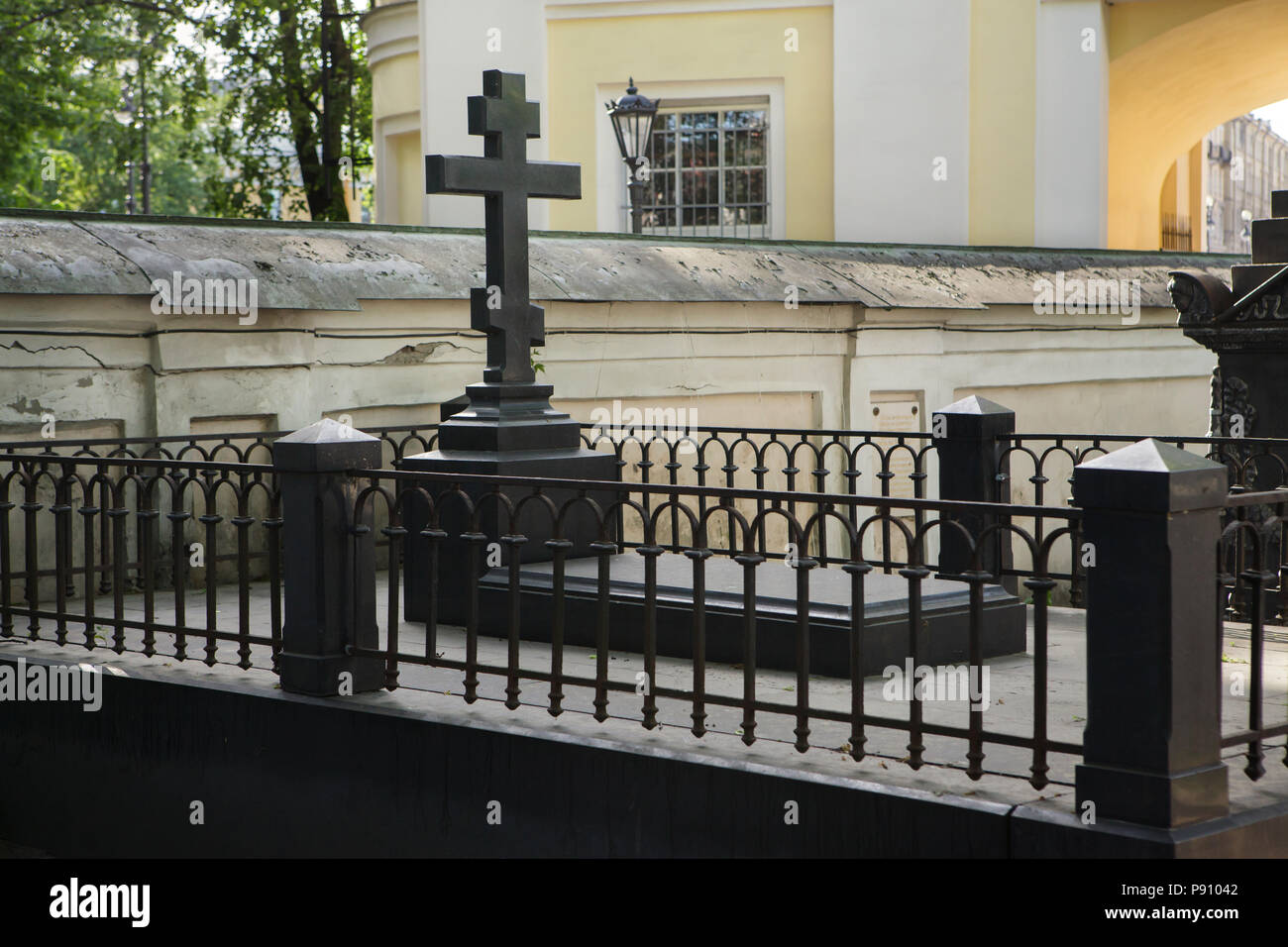 Tomba di statista russo Sergei Witte a Lazarevskoye cimitero del monastero di Alexander Nevsky, a San Pietroburgo, Russia. Ha servito come il Ministro delle finanze e il Primo Ministro della Russia imperiale alla fine del XIX secolo e agli inizi del XX secolo. Foto Stock