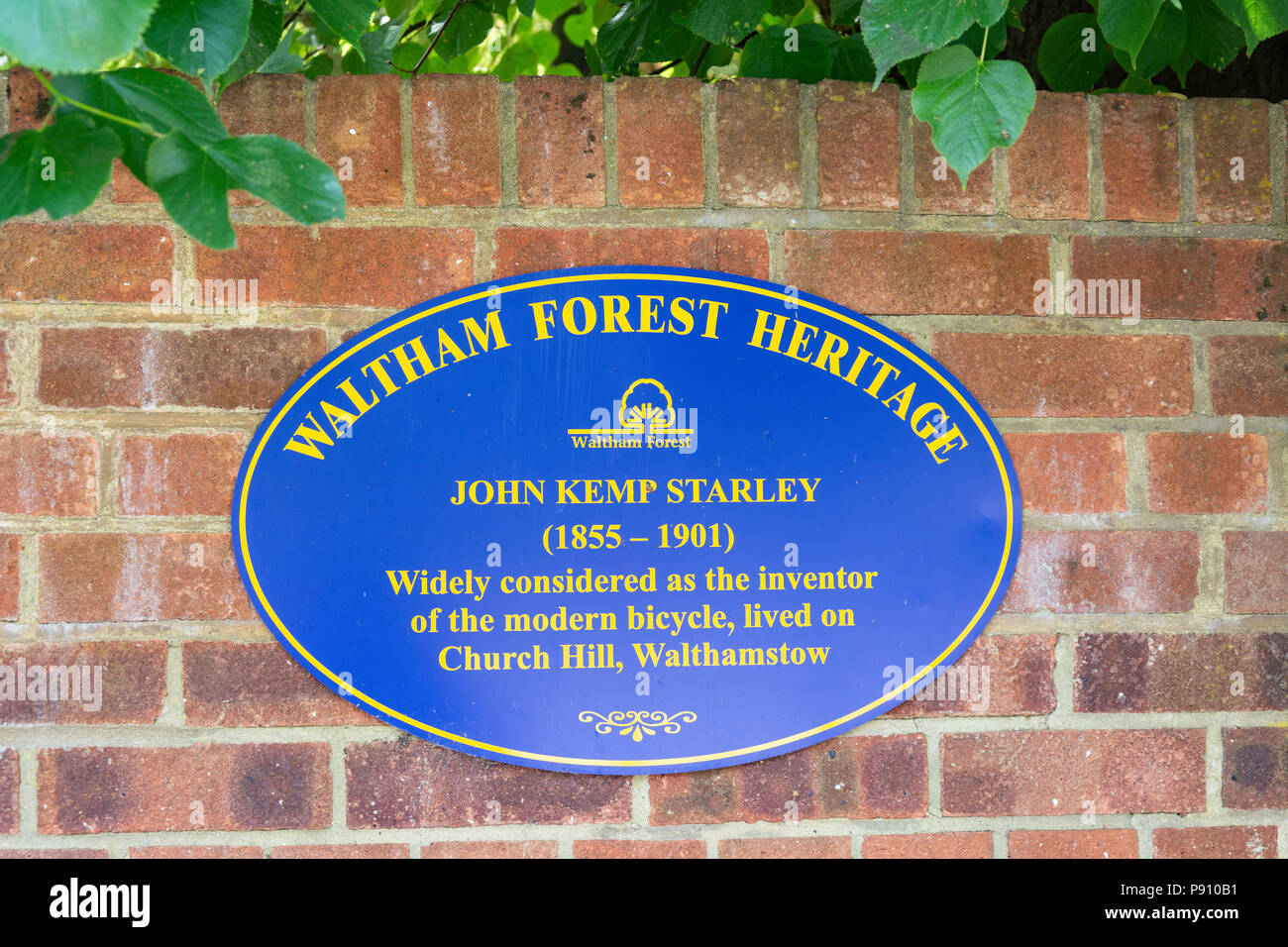 Placca di John Kemp Starley (inventore della moderna bicicletta), Walthamstow Village, Borough of Waltham Forest, Greater London, England, Regno Unito Foto Stock