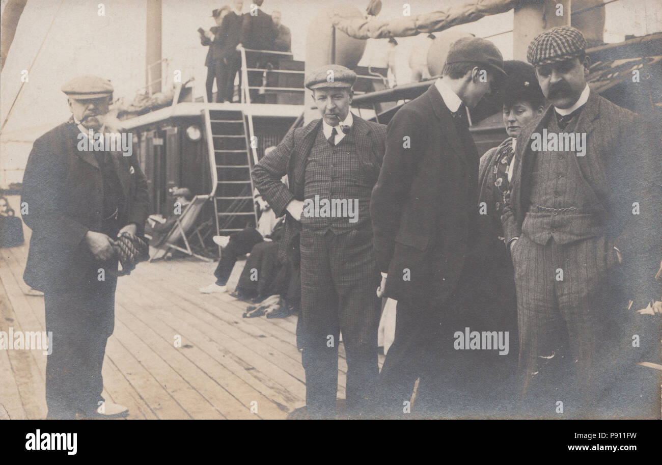 Vintage Fotografia di equipaggio e passeggeri su un Edwardian nave da crociera Foto Stock