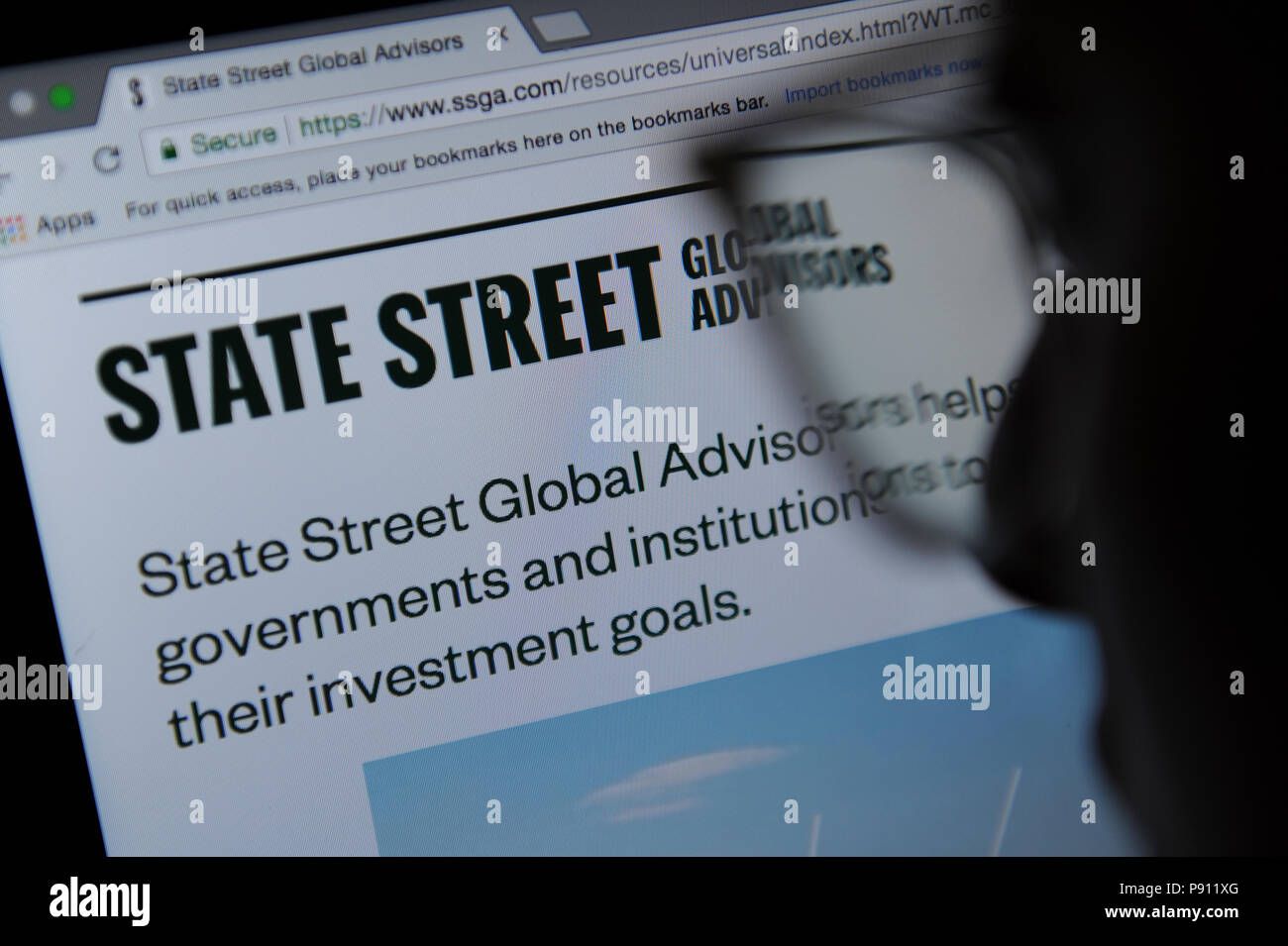 Una persona guarda la State Street Global Advisors sito web Foto Stock