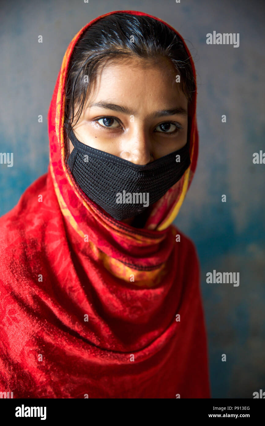 I medici tedeschi fornire assistenza medica nella baraccopoli di Kolkata - India Foto Stock