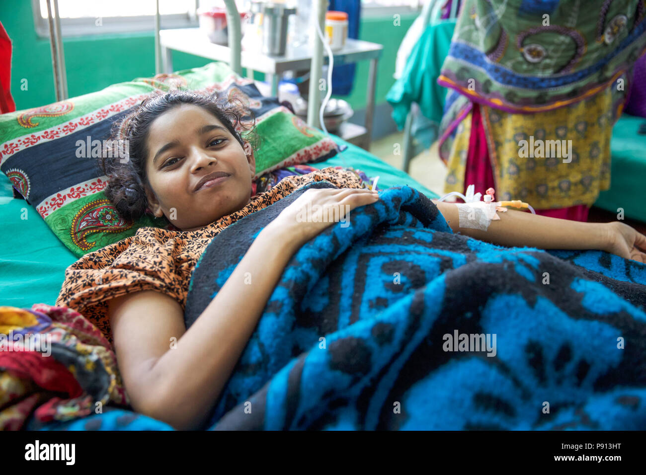 I medici tedeschi fornire assistenza medica nella baraccopoli di Kolkata - India Foto Stock