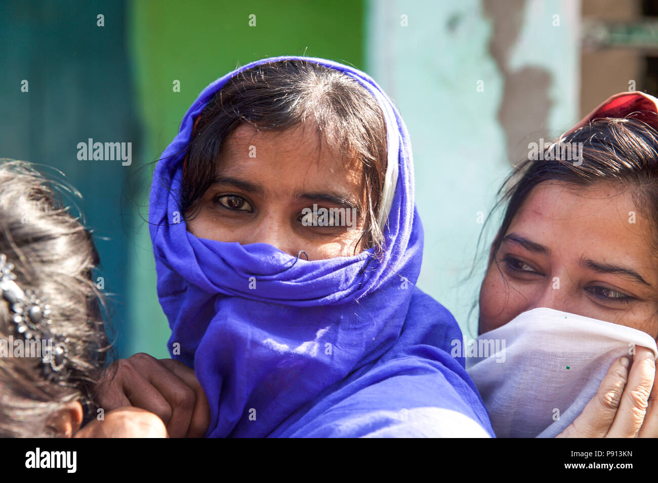 I medici tedeschi fornire assistenza medica nella baraccopoli di Kolkata - India Foto Stock