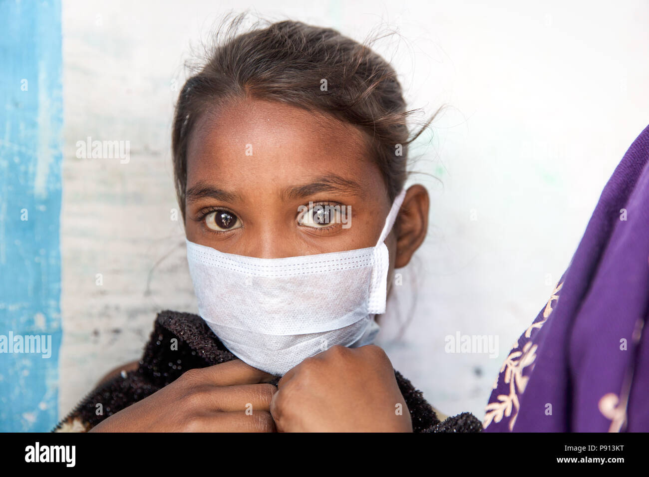 I medici tedeschi fornire assistenza medica nella baraccopoli di Kolkata - India Foto Stock