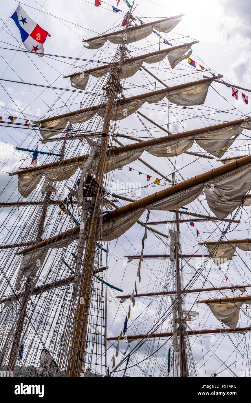 Il montante di navi a vela tall spar, o disposizione di longheroni a tall ships Velas Latinoamerica 2018 regata Foto Stock