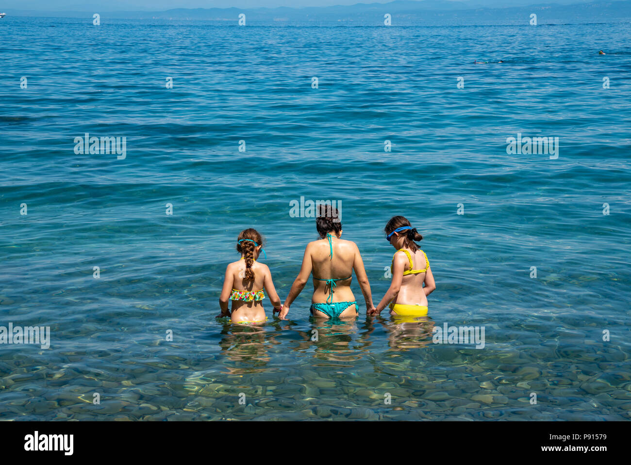 Strunjan, Slovenia, 14 luglio 2018. Spiaggia del Mare Adriatico in Strunjan riserva naturale, che è il più lungo tratto di costa incontaminata in th Foto Stock